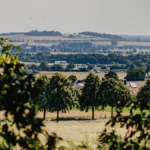 blick-auf-den-deister-die-wanderwege-eignen-sich-sowohl-fuer-tagesausfluege-als-auch-fuer-spaziergae.webp