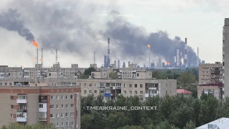 brennende-raffinerie-in-omsk.webp.webp