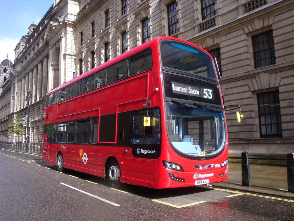 bus_duepiani_londra_wikipedia_cc_by_sa.jpeg
