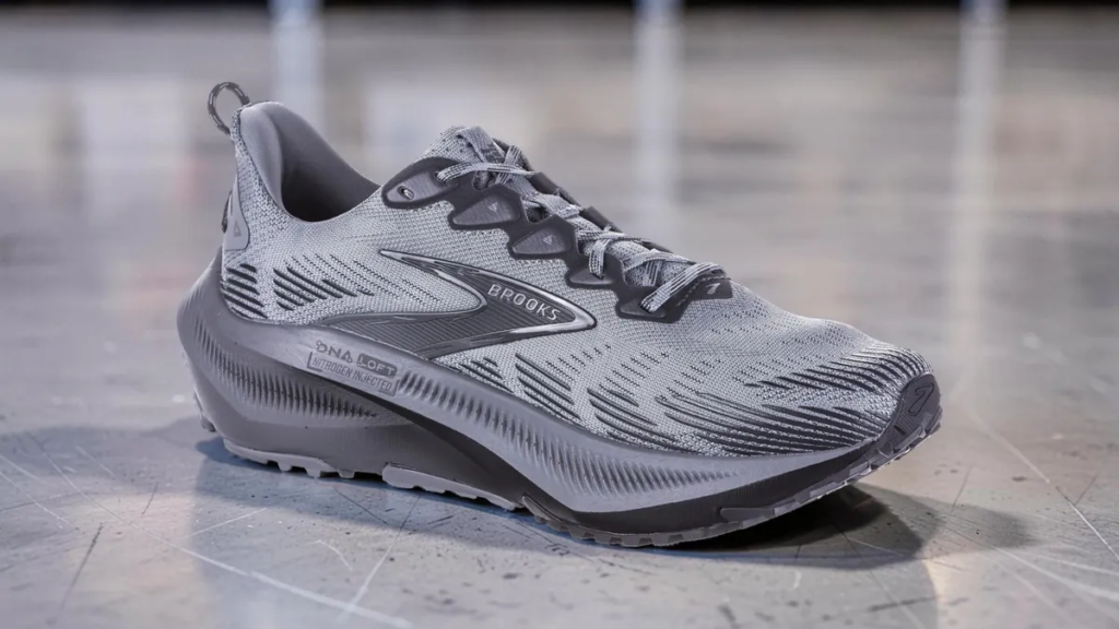 die-trailrunningschuhe-von-brooks-gibt-es-derzeit-zum-rekordpreis-ki-hintergrund.png