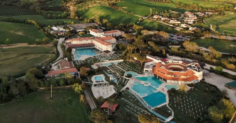 drone_resort_vic_ema202-U38721547472JQk-1440x752@IlSole24Ore-Web.jpg