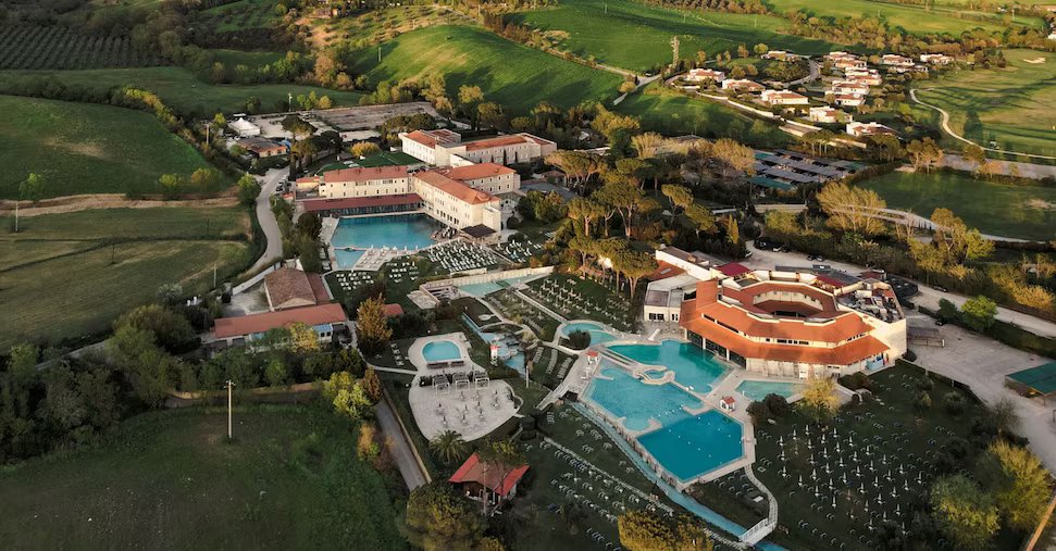 drone_resort_vic_ema202-U38721547472JQk-1440x752@IlSole24Ore-Web.jpg