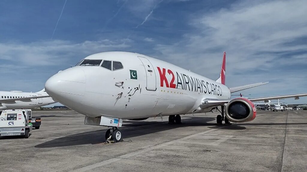 ein-frachtflugzeug-der-k2-airways-eine-maschine-wird-vermisst-symbolbild.jpg