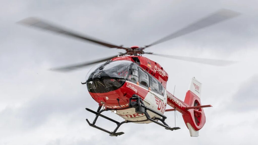 ein-rettungshubschrauber-brachte-das-kind-noch-in-ein-krankenhaus-symbolbild.jpg