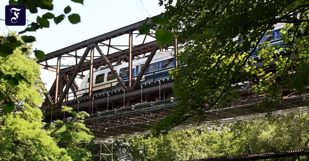 eisenbahnbruecke-ueber-die.webp.webp