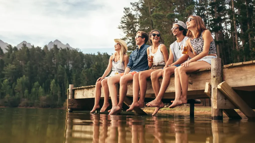 epi_1042292494_adobe-foto-stock_116954038_group-of-friends-sit.webp.webp
