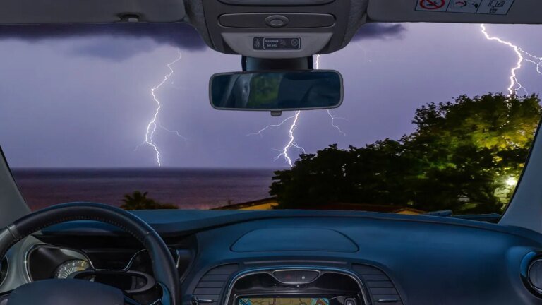 gewitter-im-auto-es-mag-angenehmeres-geben-aber-gefaehrlich-ist-die-situation-meist-nicht.jpg