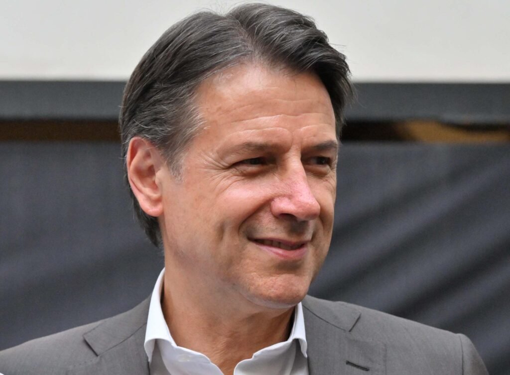 giuseppeconte_mezzosorriso_ipa_fg.jpeg
