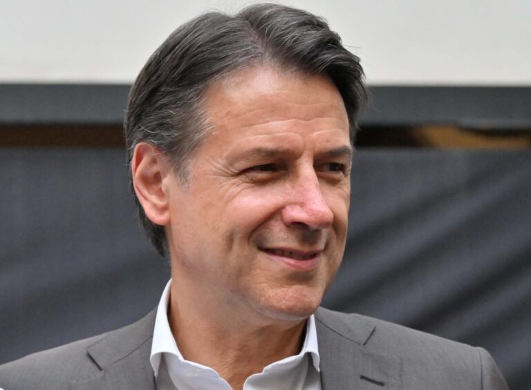 giuseppeconte_mezzosorriso_ipa_fg.jpeg