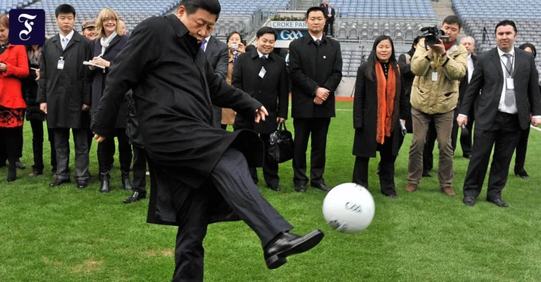 gluehender-fussball-fan-chinas.webp.webp