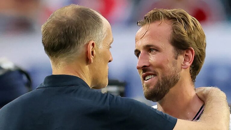 harry-kane-r-unterhaelt-sich-mit-cheftrainer-thomas-tuchel-gibt-es-streit-im-englischen-team.jpg