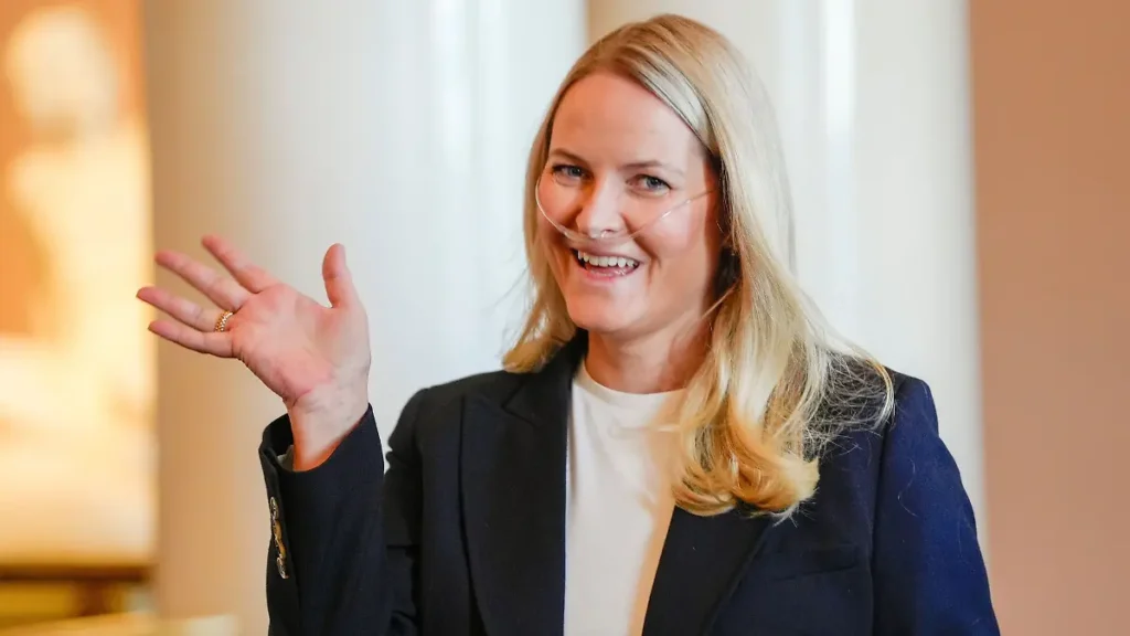 hier-ist-mette-marit-noch-vor-ihrer-lungen-op-zu-sehen-archivbild.webp.webp