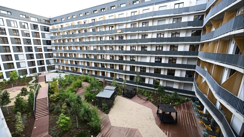 innenhof-studentenwohnheim-100.jpg
