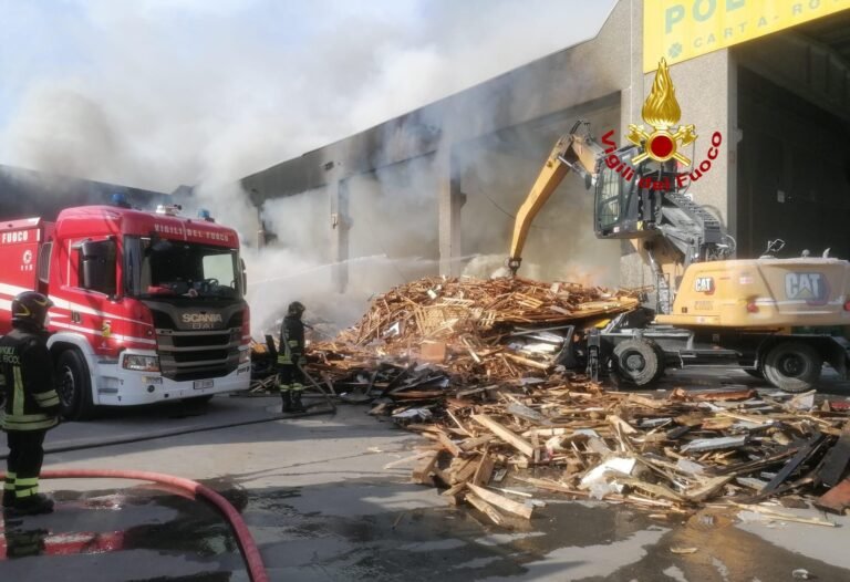 milano_polirecuperi_incendio_vvff.jpeg
