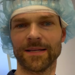 vadim-garbuzov-zeigt-sich-waehrend-seiner-haar-op.png