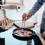wer-salmonellen-durch-erhitzen-abtoeten-moechte-muss-auf-eine-ausreichende-temperatur-und-garzeit-ac.webp